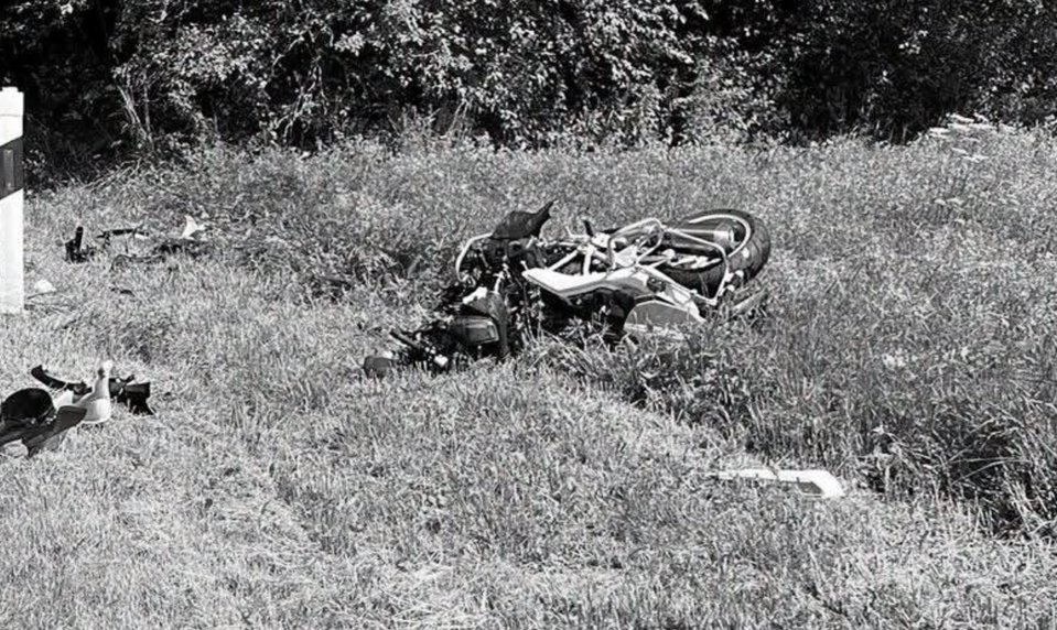 Osudná služobná jazda: Policajt na motocykli zomrel po zrážke s autom