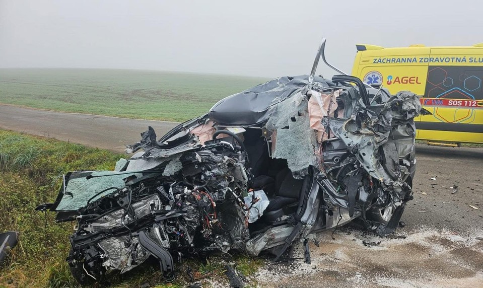 Čelná zrážka pri hraniciach s ČR si vyžiadala život vodiča osobného auta
