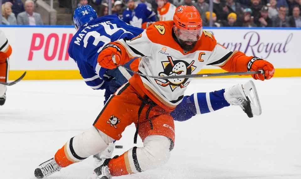 Čech GUDAS si po brutálnom faule zatvoril dvere v NHL