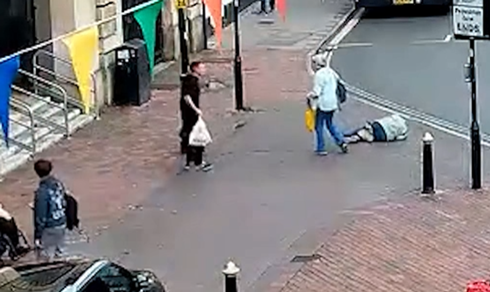 Agresívny muž sotil seniora (80) na zem. Rozčúlil ho vraj hluk v knižnici