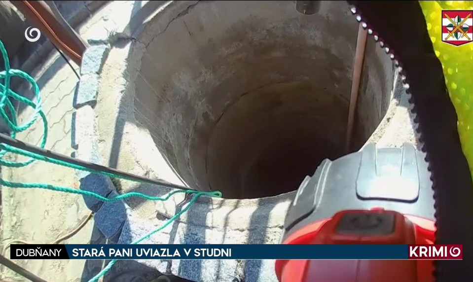 STARÁ PANI UVIAZLA V STUDNI