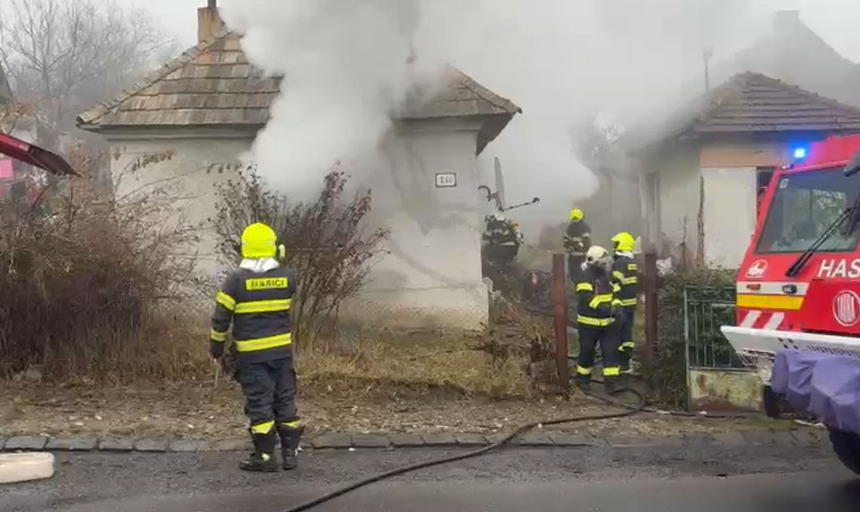 Po návrate našla dcéra dom v plameňoch, požiar pripravil o život 60-ročnú ženu