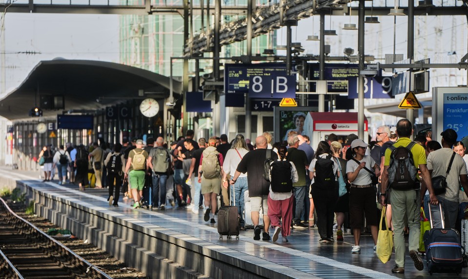 Pivo na nástupišti bude minulosťou. Nemecké železnice zavádzajú zákaz alkoholu