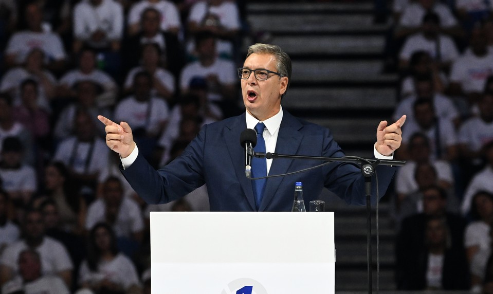 Vučič zaplnil najväčšiu arénu v Belehrade. Po odchode z prezidentského paláca mieri na post premiéra