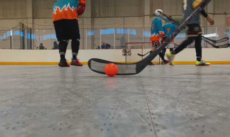 Slováci v Británii sa stretli na hokejbalovom turnaji. Rezonovala aj politická téma