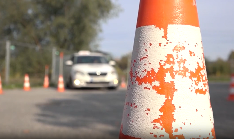 Vodičák za tri tisíc eur a za tri dni. Podozrivé ponuky vedú do Česka