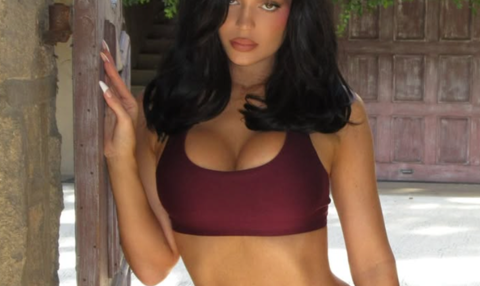 Tajomstvo pevného brucha? Pozrite sa, čo nosí táto influencerka do fitka!