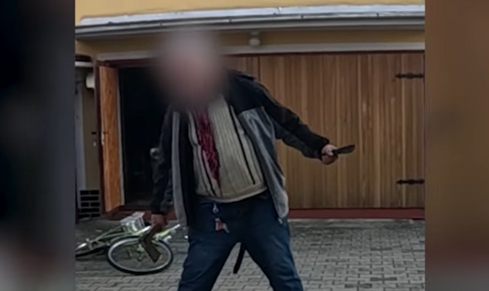 Sekera a nôž v rukách: Policajti museli použiť taser sa muža, ktorý ohrozoval okolie