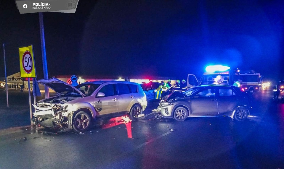 Vážna nehoda pri Košiciach: Zrazili sa tri autá, hlásia niekoľko zranených