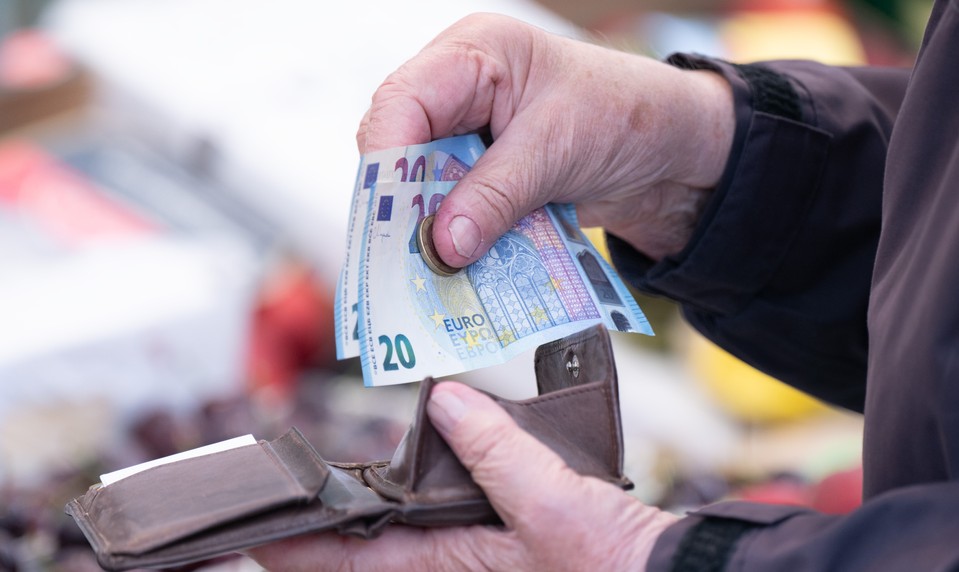 Slovenskí zamestnanci dostanú zo superhrubej mzdy 51,5 percenta, najmenej v regióne V4