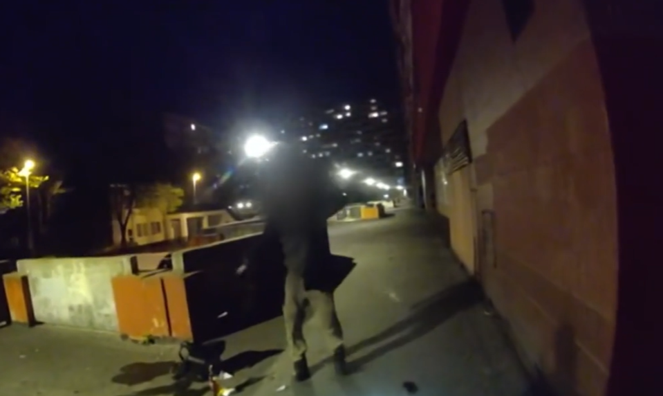 Opitý muž ohrozoval personál predajne, paralyzérom mieril aj na políciu