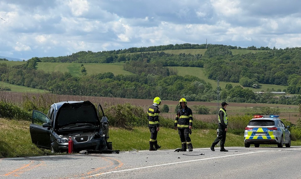 Vážna nehoda na východe Slovenska: V aute sedela tehotná žena s malou dcérkou