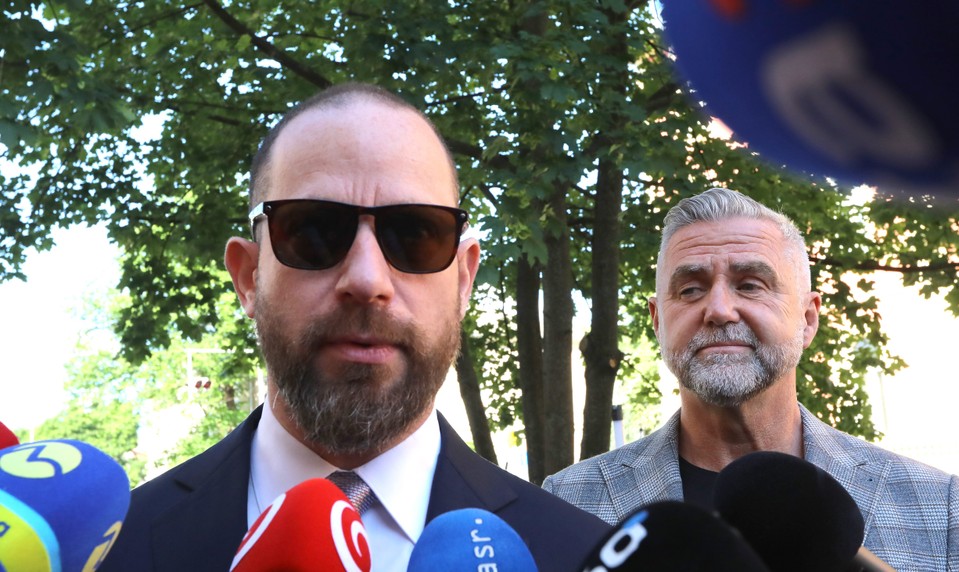 Kauza Očistec: Para hovorí o účelovom vyšetrovaní, prokurátor o zločineckej skupine
