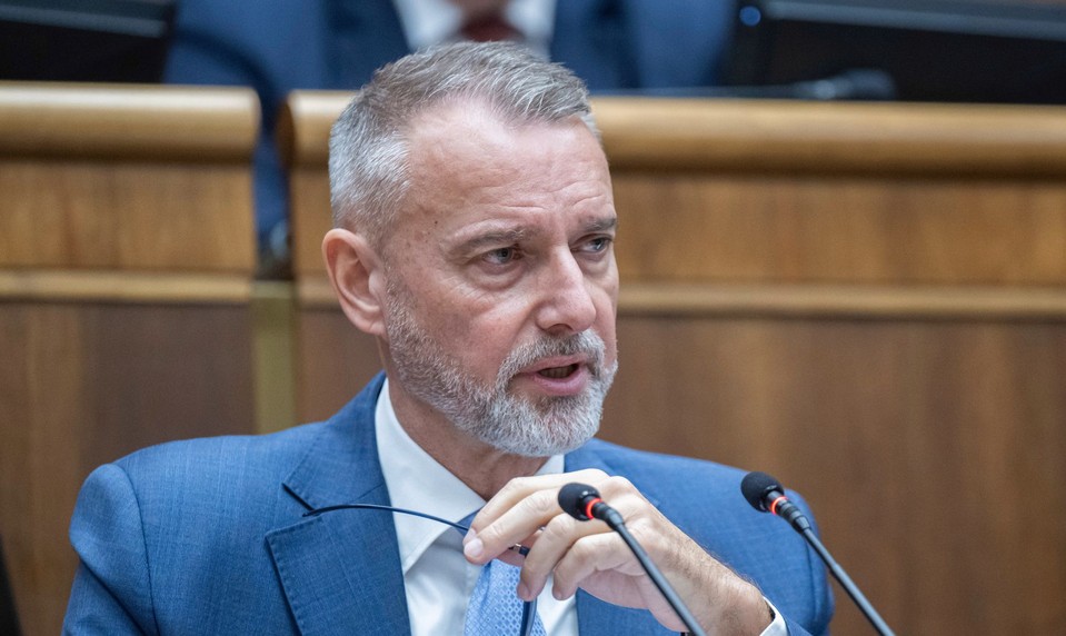 Raši: Poslancom nemožno nariadiť „fúkať“, mandát im môže vziať iba volič