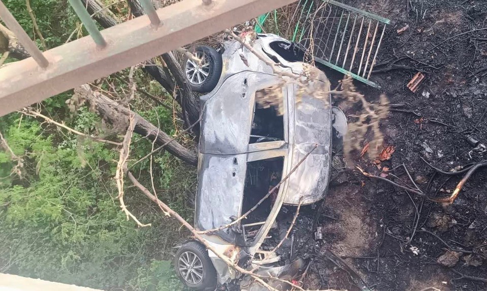 Tragická nehoda v Bratislave. Auto zhorelo, vodič zahynul