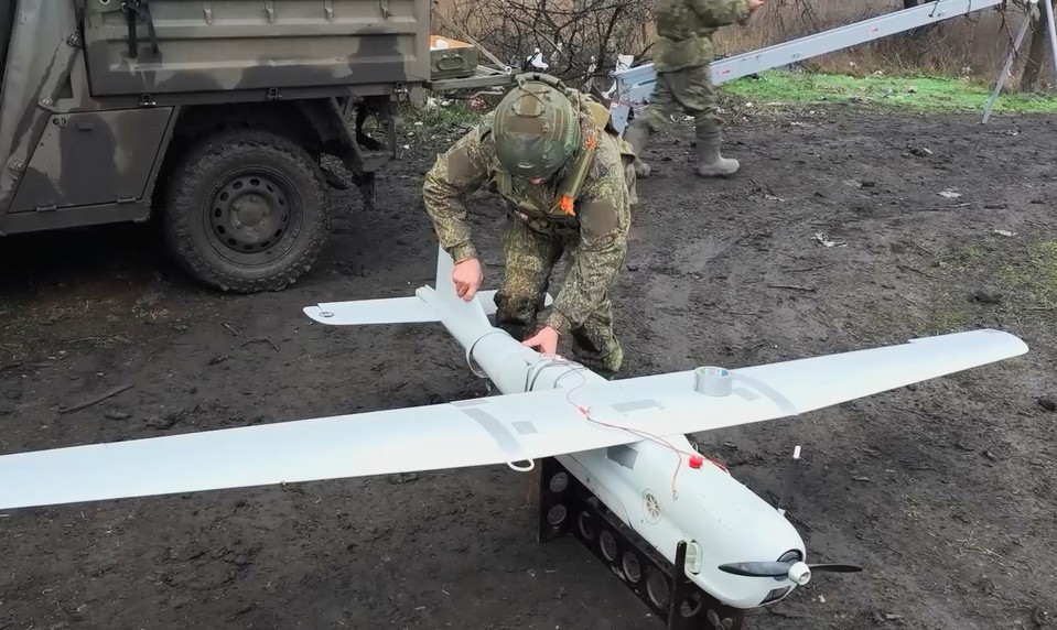 1420. deň na Ukrajine: Rusko útočilo takmer 300 dronmi, státisíce domácností sú bez elektriny