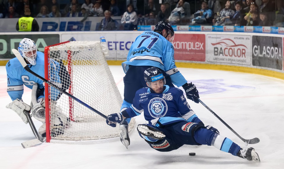 Slovan otočil duel, TAKÁČ dvojgólový