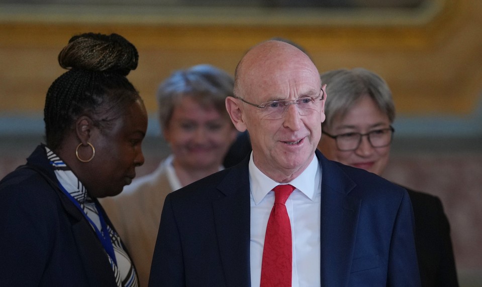 Britský minister obrany Healey podal demisiu