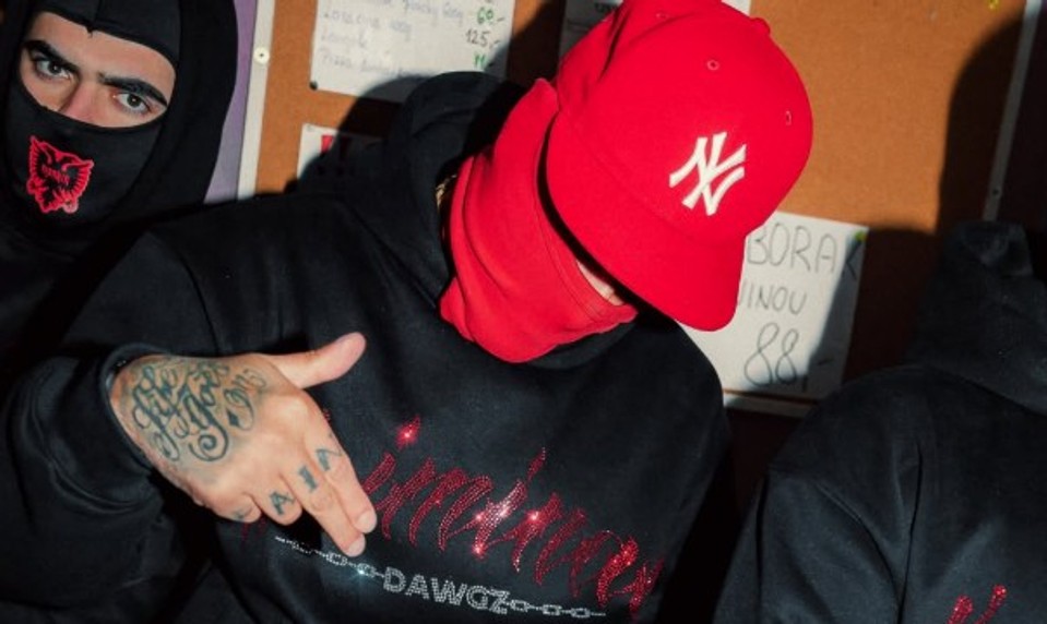 Český raper Hard Rico ide do väzby. Roky si posedí za brutálnu lúpež a vydieranie