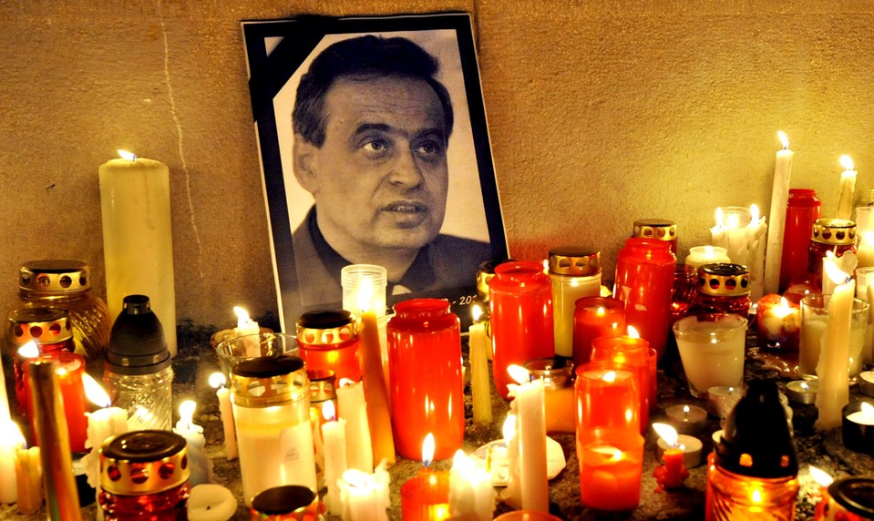 V prípade vraždy právnika Ernesta Valka vypovedali znalci. Vo vyšetrovaní sú nejasnosti