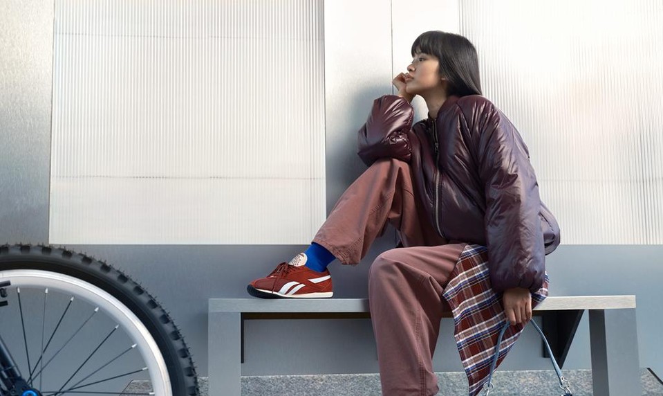 Ako môže crossbody kabelka zmeniť celý váš outfit?