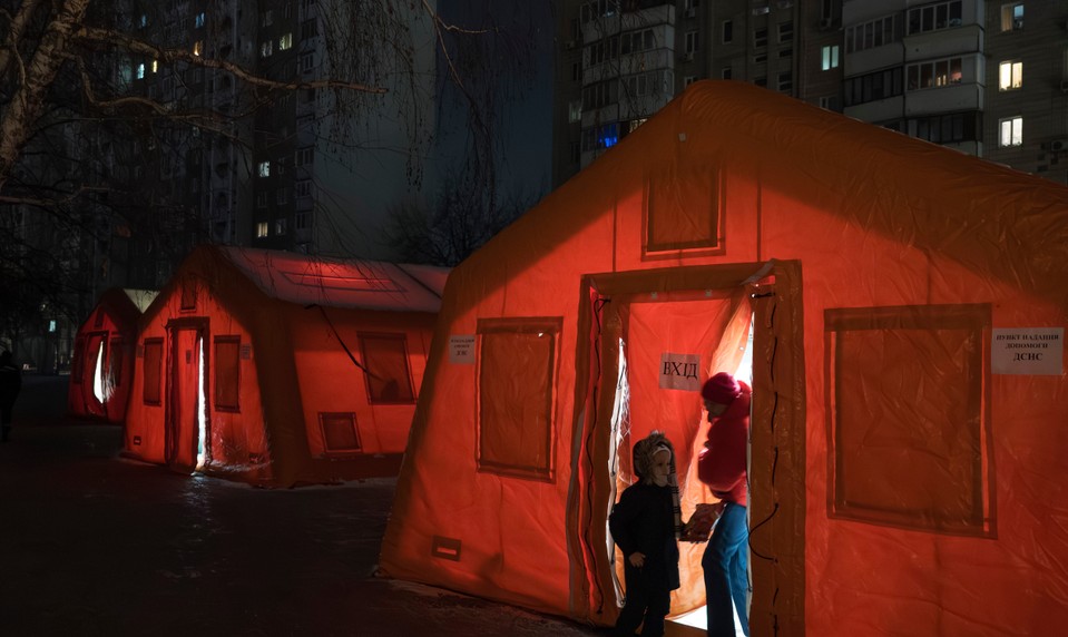 1423. deň na Ukrajine: Kyjev opäť pod paľbou, situácia s energiou kritická