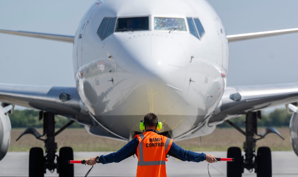 Ochorenie na palube? Hygienici urgentne hľadajú pasažierov letu. Nemajú všetky kontakty