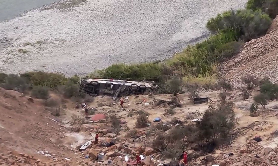 V Peru sa zrútil autobus do rokliny, hasiči potvrdili najmenej 37 mŕtvych