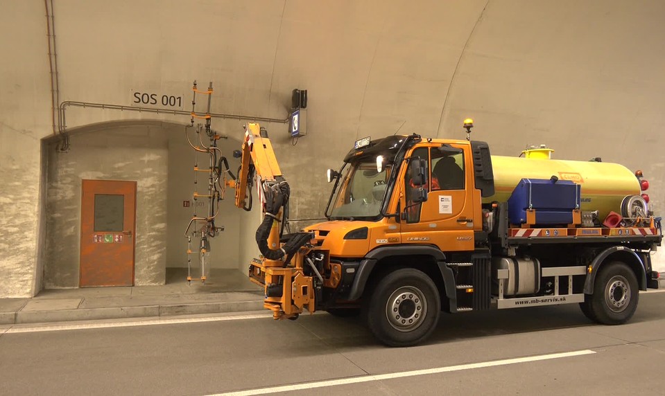 Tunel Višňové uzavreli pre jarnú údržbu. Doprava je presmerovaná cez Strečno