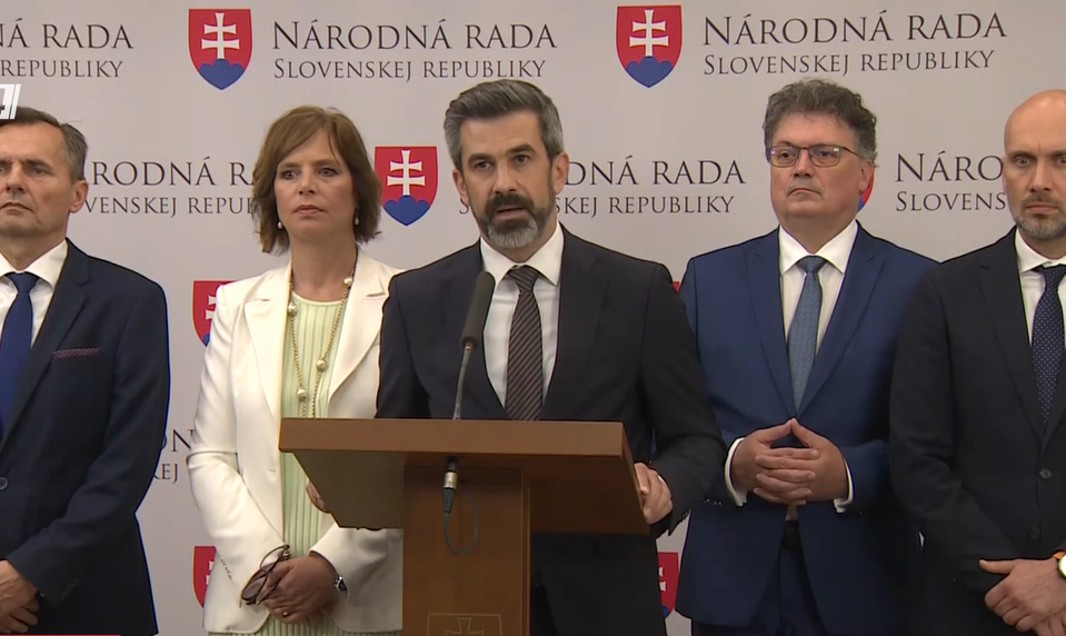 Všetky opozičné strany sa spojili: Chcú odvolávať Migaľa