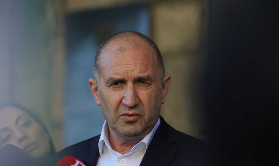 Parlamentné voľby v Bulharsku vyhrala strana proruského exprezidenta Radeva