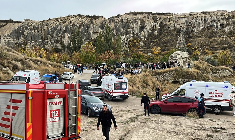 V obľúbenej turistickej oblasti Turecka sa zrútila skalná veža. Zahynuli dvaja ľudia