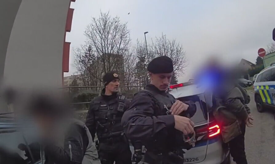 Bratislavčan bez vodičáku unikal pred políciou: Po šialenej jazde u neho našli drogy