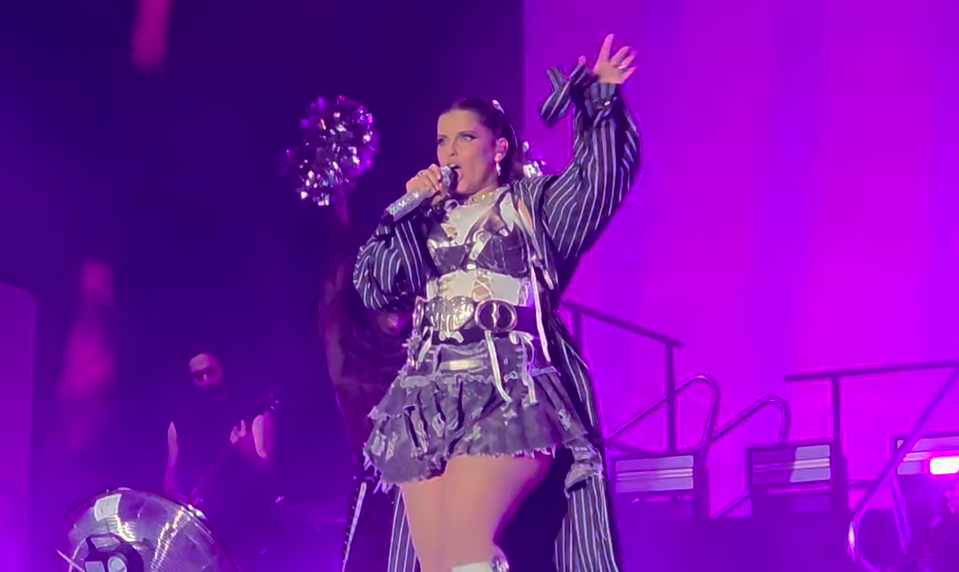 Hejterské komentáre na jej obliny ju uštvali! Hviezdna speváčka už viac nebude koncertovať!