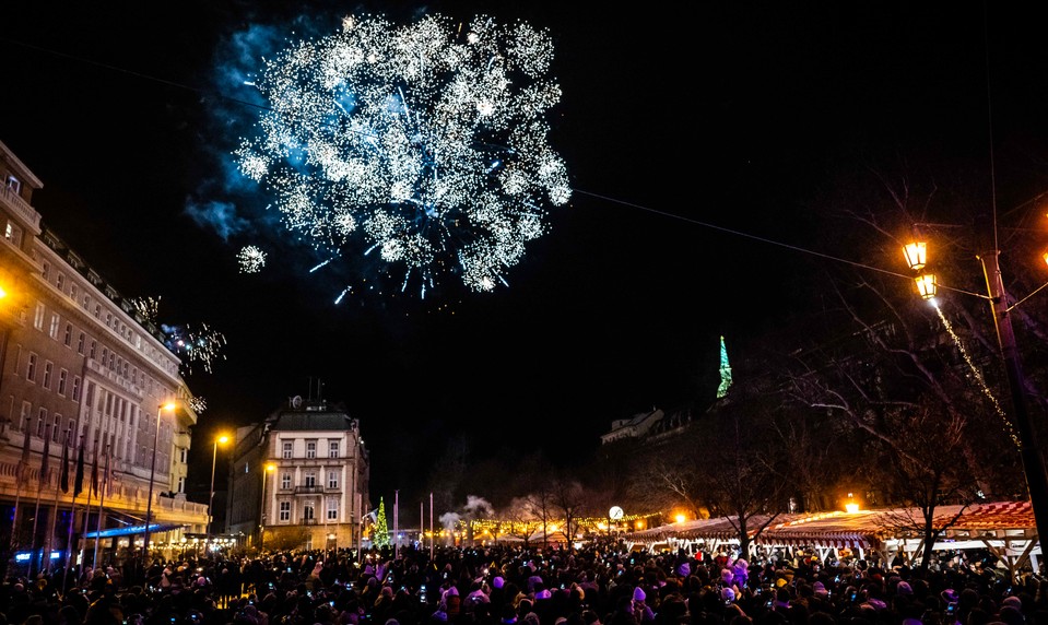 Videli ste ohňostroje v Bratislave či Košiciach? Pozrite si zábery zo silvestrovských osláv