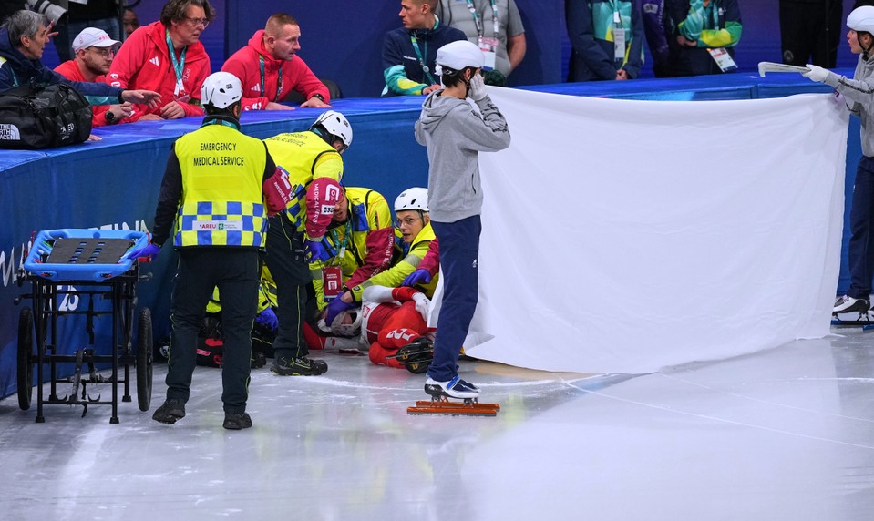 Ďalší mrazivý moment na olympiáde. Zakrvavenú šortrekárku odnášali na nosidlách