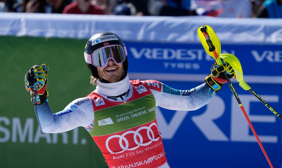MCGRATH zabudol na olympijské fiasko, vyhral SLALOM a útočí na glóbus