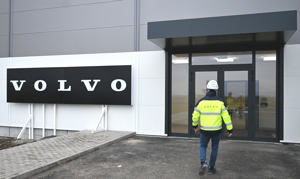 Volvo pri Košiciach spustilo prvú pracovnú zmenu. Závod má už tisícku zamestnancov