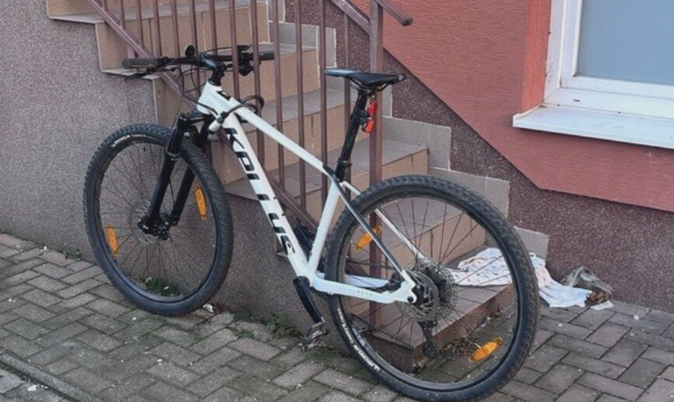 Dvanásťkrát trestaný muž skončil vo väzbe. Kradol bicykle a kolobežky