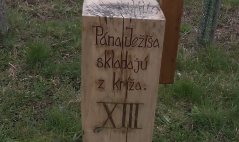 Unikátne diela rezbára Petra: Veľkonočné trojdnie ožilo v drevených sochách