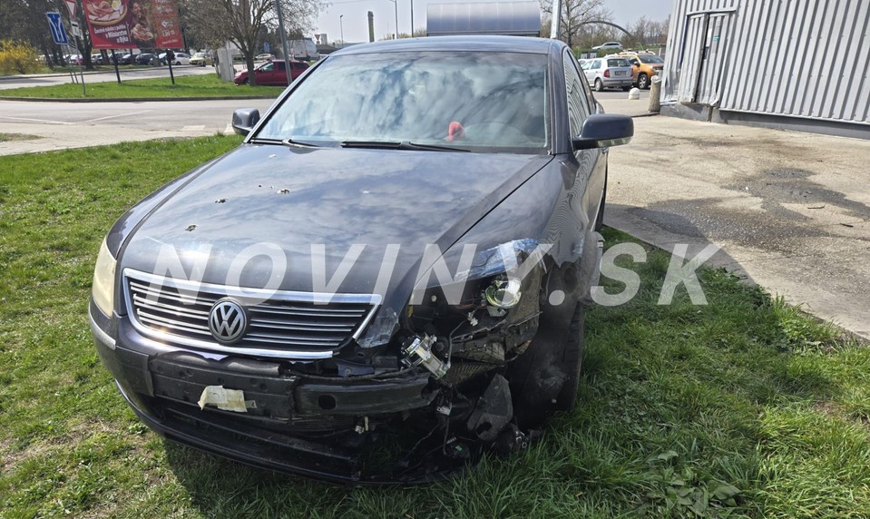 Opitý mladík narazil do supermarketu, auto si požičal bez dovolenia