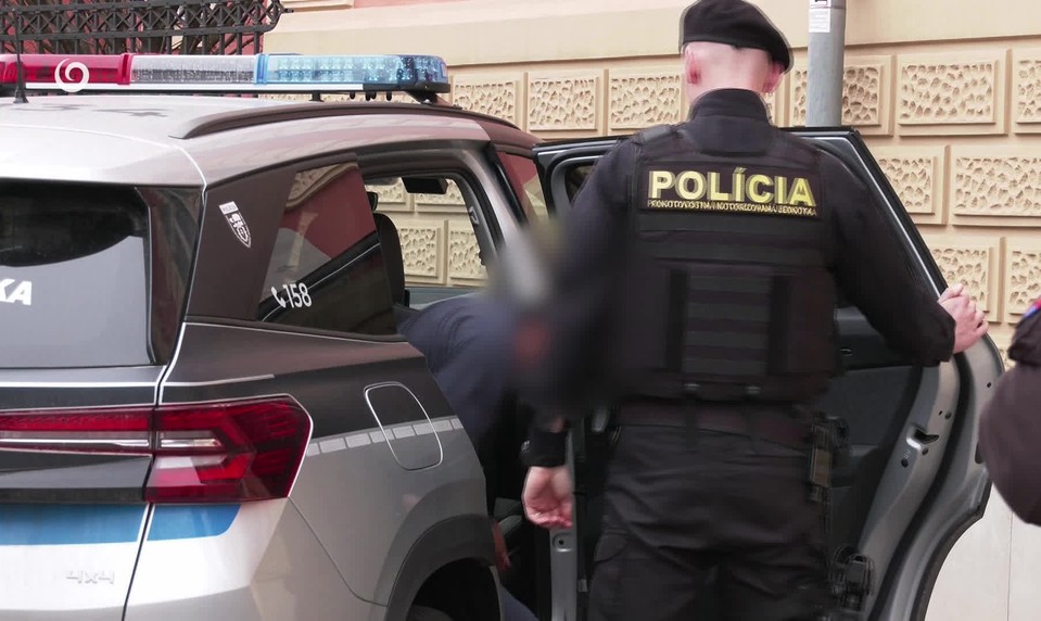 Susedia počuli krik. Po hádke zabil syn svojho otca (†51) sekerou, obvinili ho z vraždy