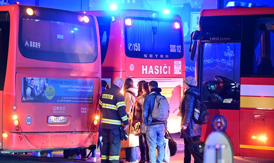 Zrážka vlakov pri Pezinku: "Záchranári prišli do piatich minút," opisuje pasažier Matej Rapán