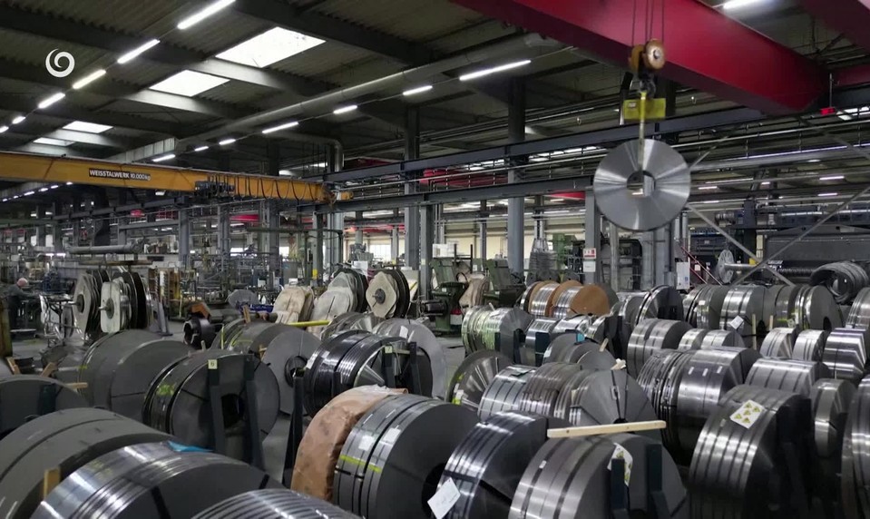 Slovenský priemysel v červených číslach. Máme najväčší prepad od konca roka 2022