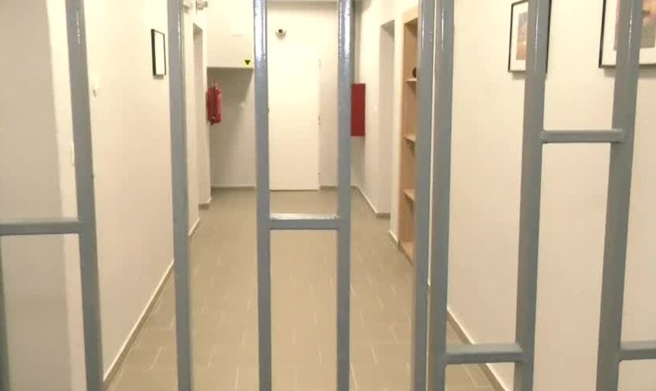 Polícia dolapila väzňa, ktorý 22 dní unikal spravodlivosti. Našli ho doma