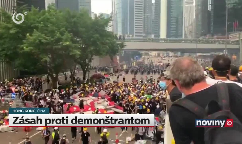 Zásah proti demonštrantom