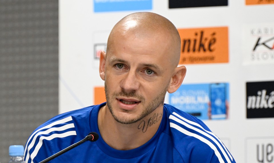 Weiss ml. po prehre v Košiciach v ostrej výmene s fanúšikom. Kamery zachytili slovný konflikt