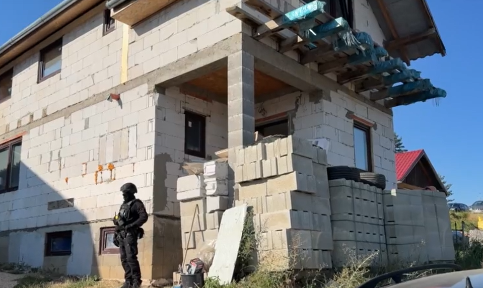 V Poprade zlodeji ukradli peniaze, zbrane aj strelivo