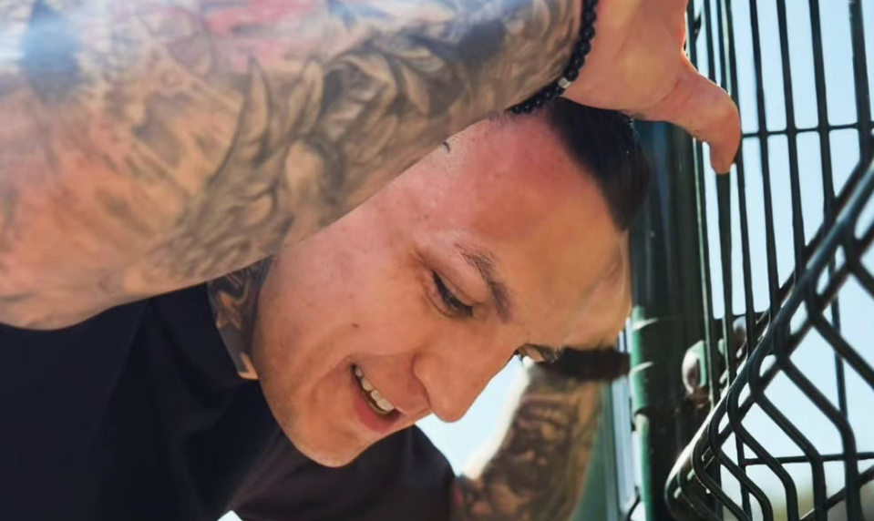 Borárosa zadržala polícia! Má v opatere malú dcérku a aj tak riskuje?!