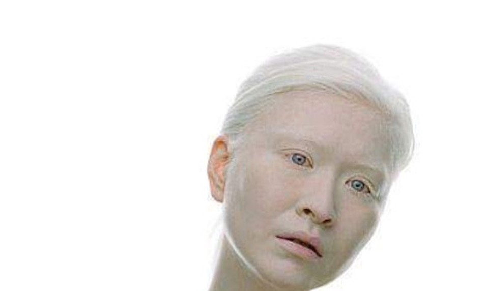 Holá hlava, pehy a kypré tvary: 10 modeliek ako dôkaz toho, že byť dokonalý je nuda